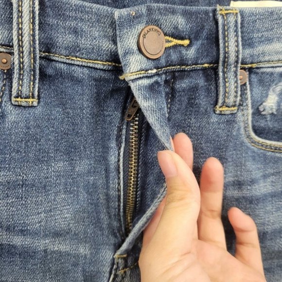 Blank NYC Light Distressed Raw Hem Denim Mini Skirt size 26 - Picture 2 of 11